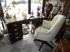Artigianal furniture and proposals Offers furniture - chairs - armchairsairs on display Desk bean PP