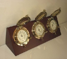 Items and Nautical instruments Clocks and barometers ART.ST026
