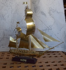 Items and Nautical instruments Boat and motorboat models Sailing ship brass