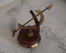 Items and Nautical instruments objects ready for delivery Art. 035